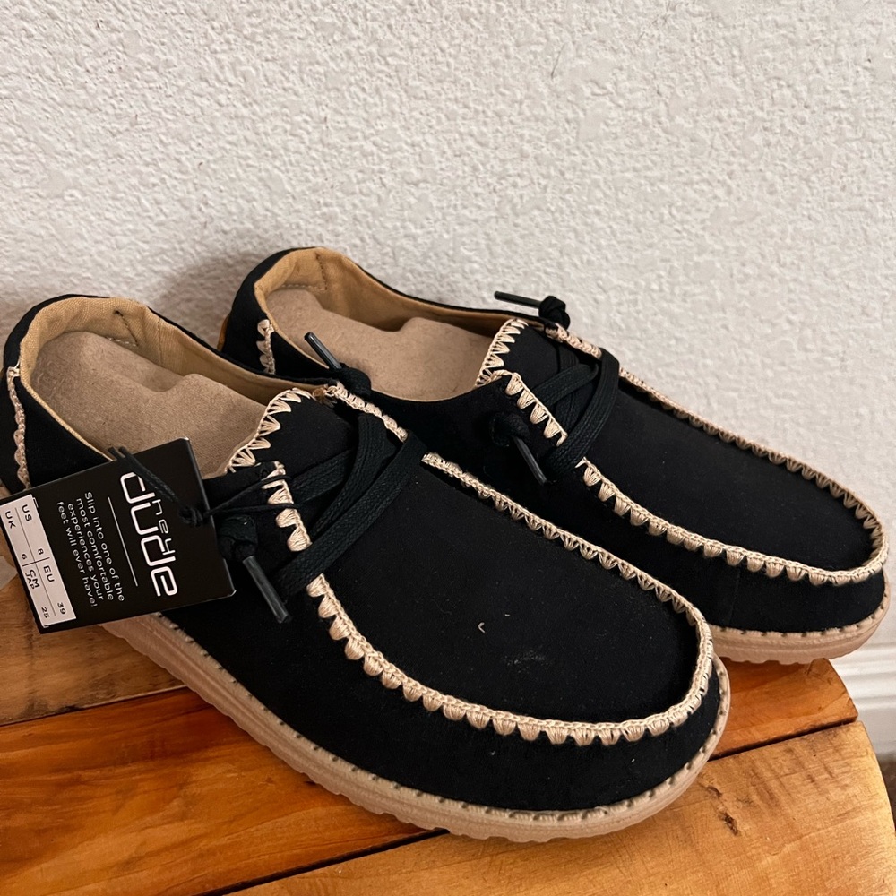 NWT Black with stitching womens hey dudes size 8